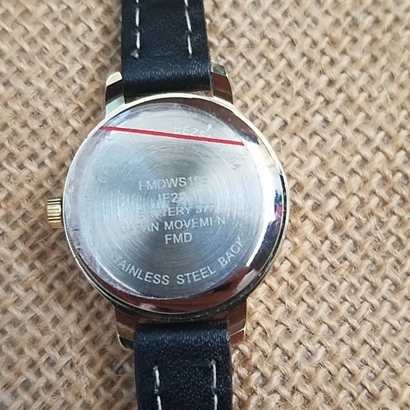 Gold watch - Picture 3 of 4